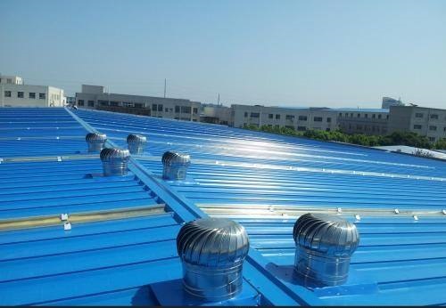 鋼結(jié)構(gòu)廠房彩鋼夾芯板屋面，漏雨的現(xiàn)象怎么破？